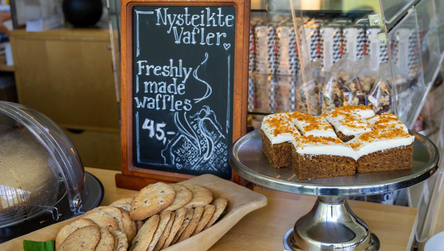 Deilig bakst i kaféen hos Norsk Fjordsenter