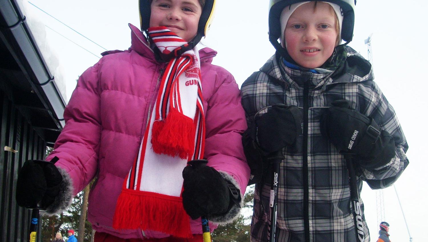 to barn i skibekledning