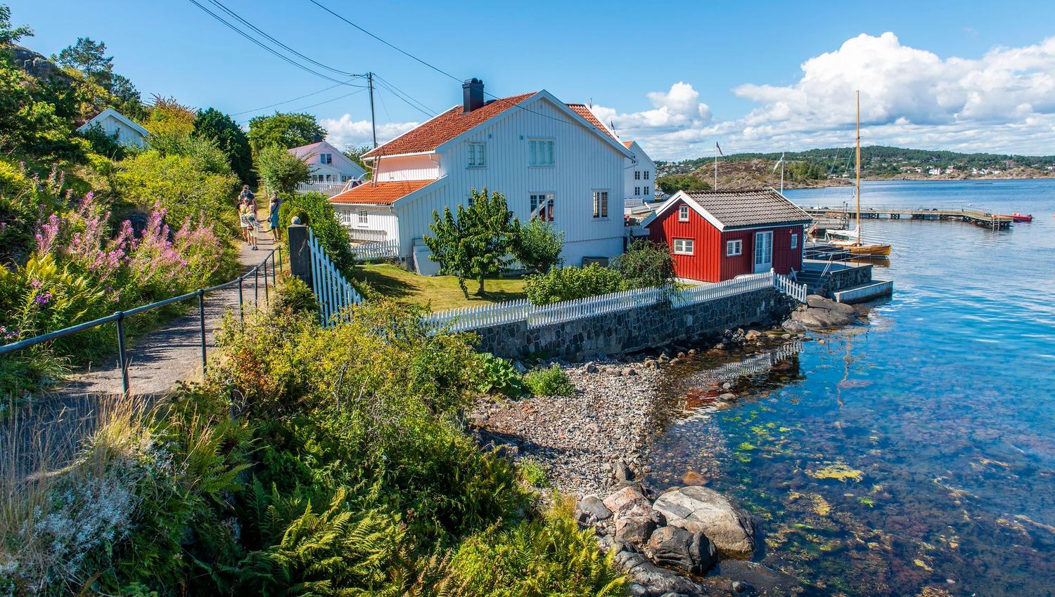 Gangsti vestover mot Gravenestranda - Merdø i Arendal