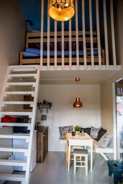 På innsiden av compact living modulene i hyttelåven. Foto.