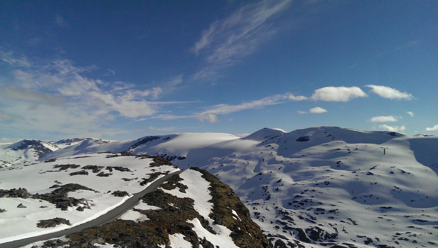 Snølagt fjellandskap