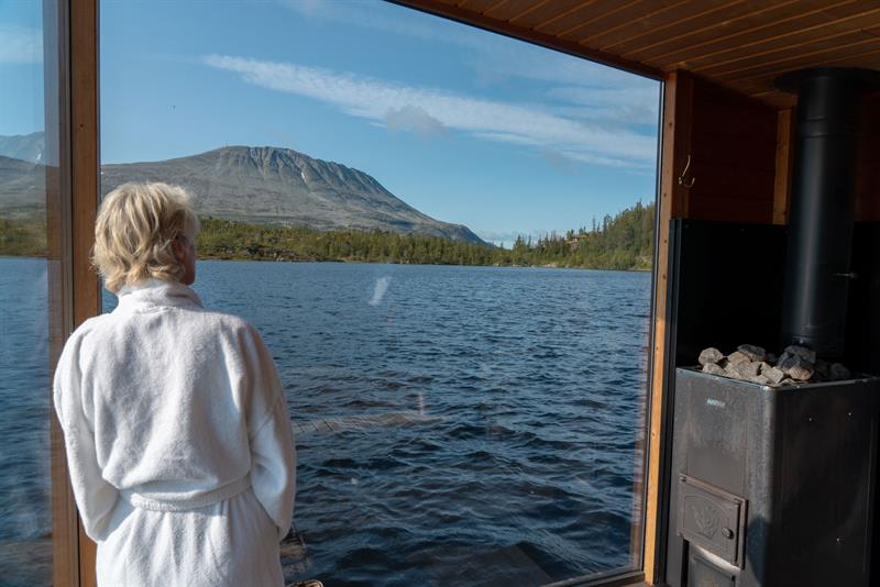 Flott utsikt fra flytende sauna på Gausta