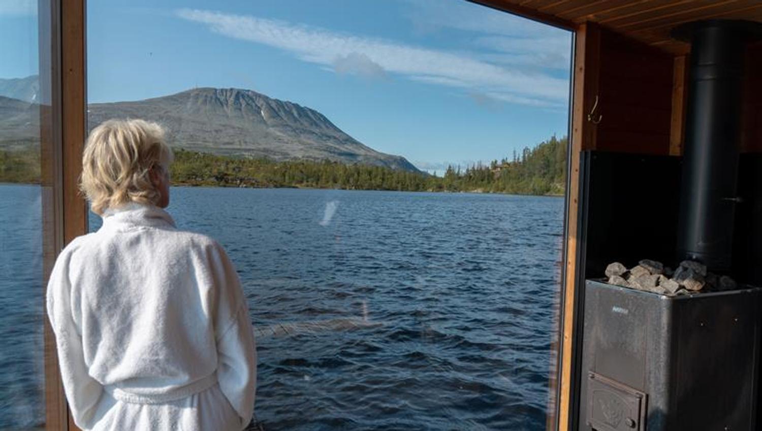 Flott utsikt fra flytende sauna på Gausta