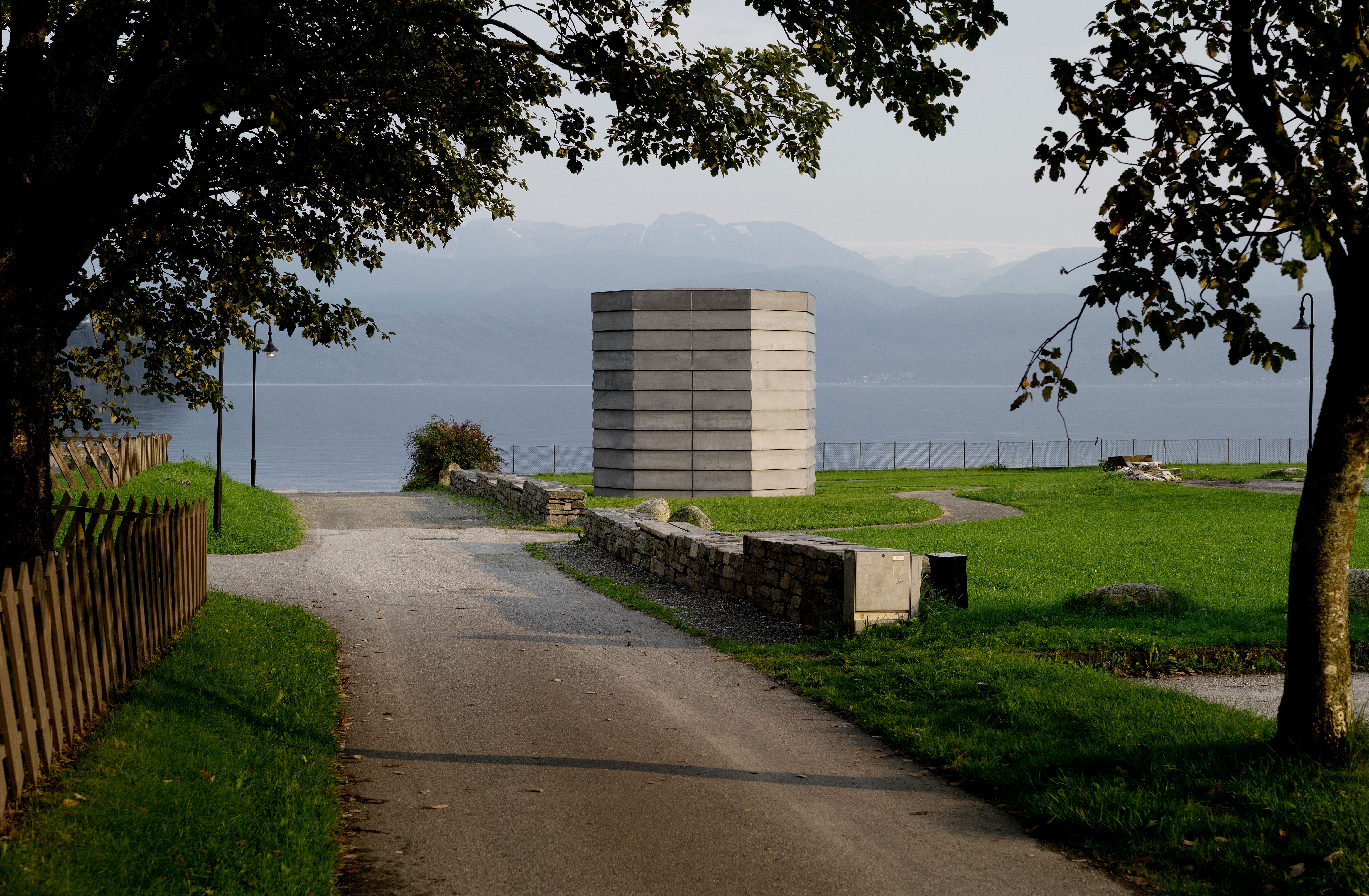 Hardanger Skyspace, omgitt av vakker natur med fjordutsikt i Hardanger.