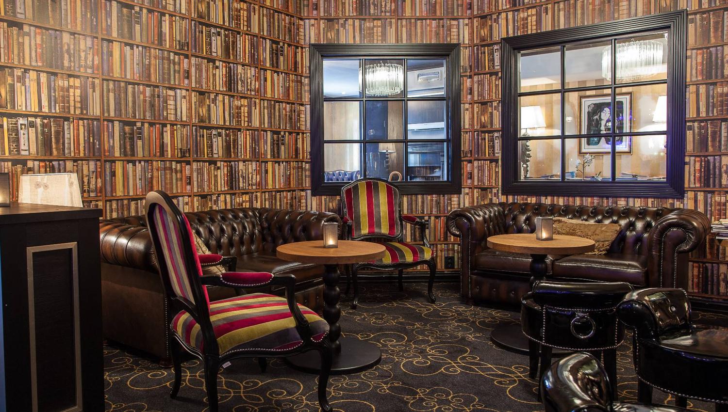 The bar at FG Restaurant & Bar