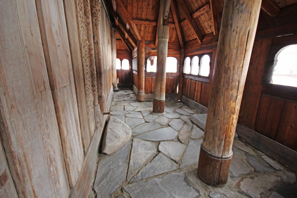 Svalgang til Heddal Stavkirke