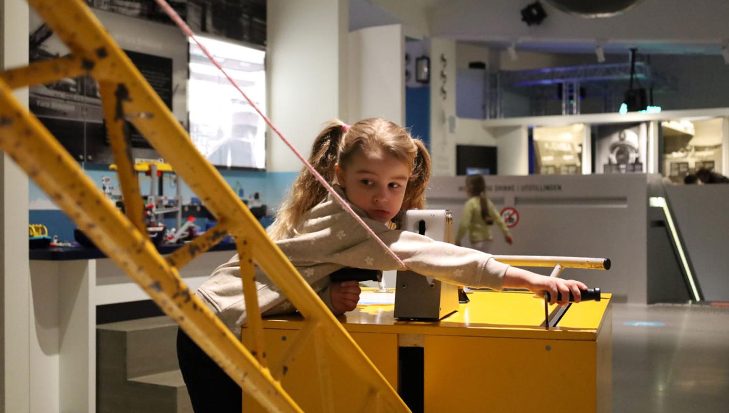 jente som leker på DuVerden