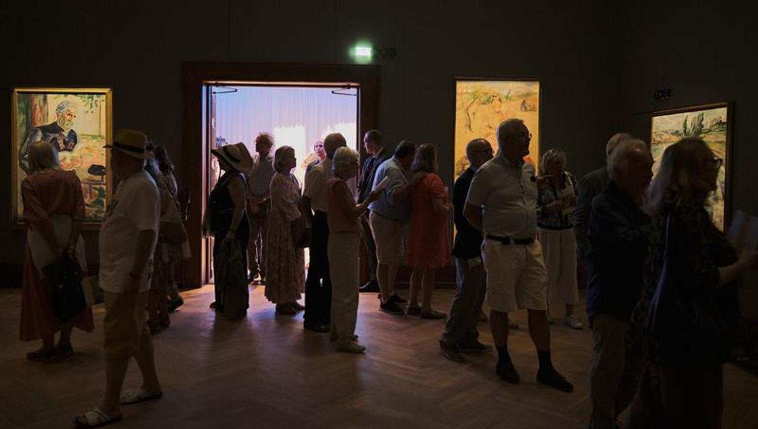 Gallery Ramme - people and paintings