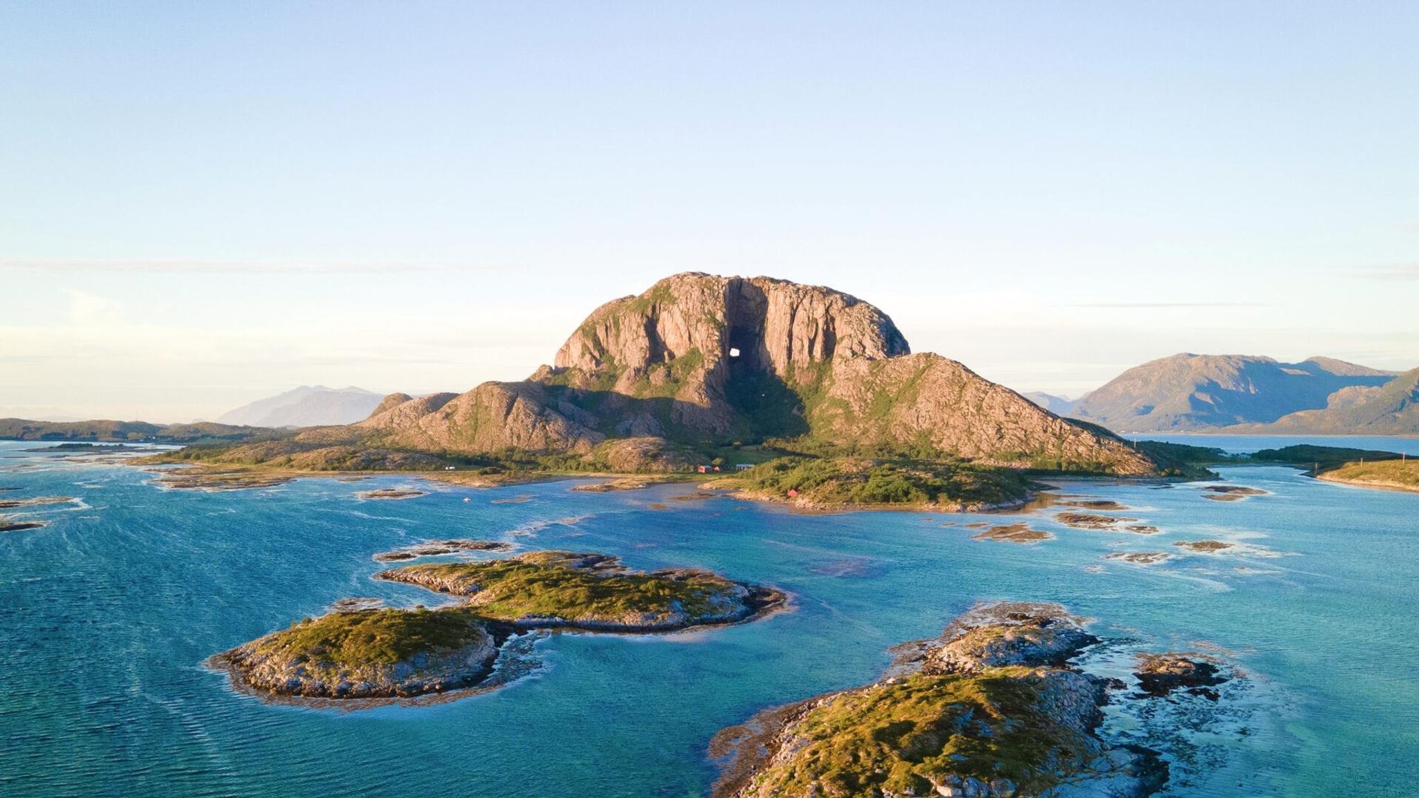 Torghatten - Fjellet med hull tvers igjennom