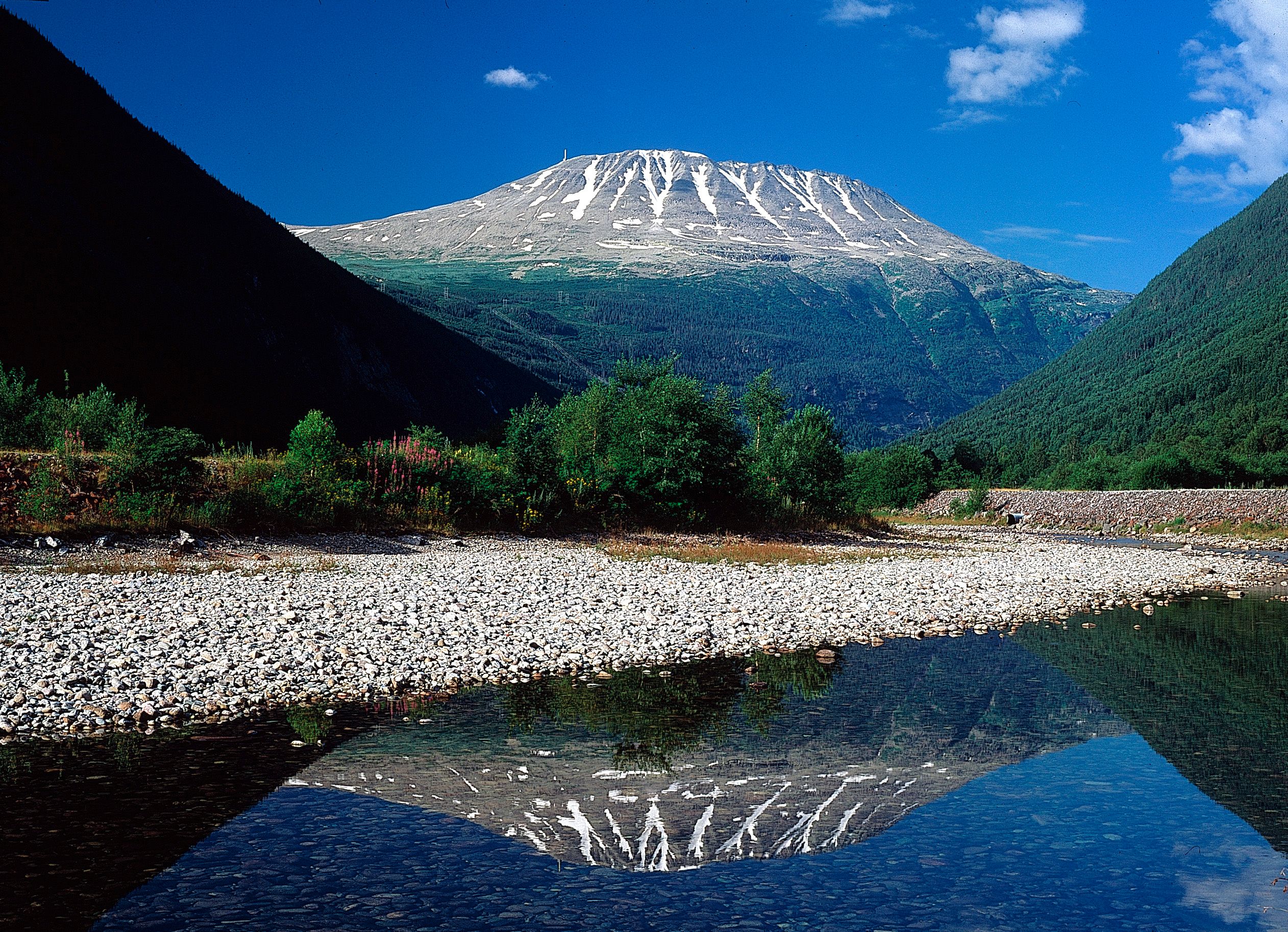 Gaustatoppen sett fra Miland