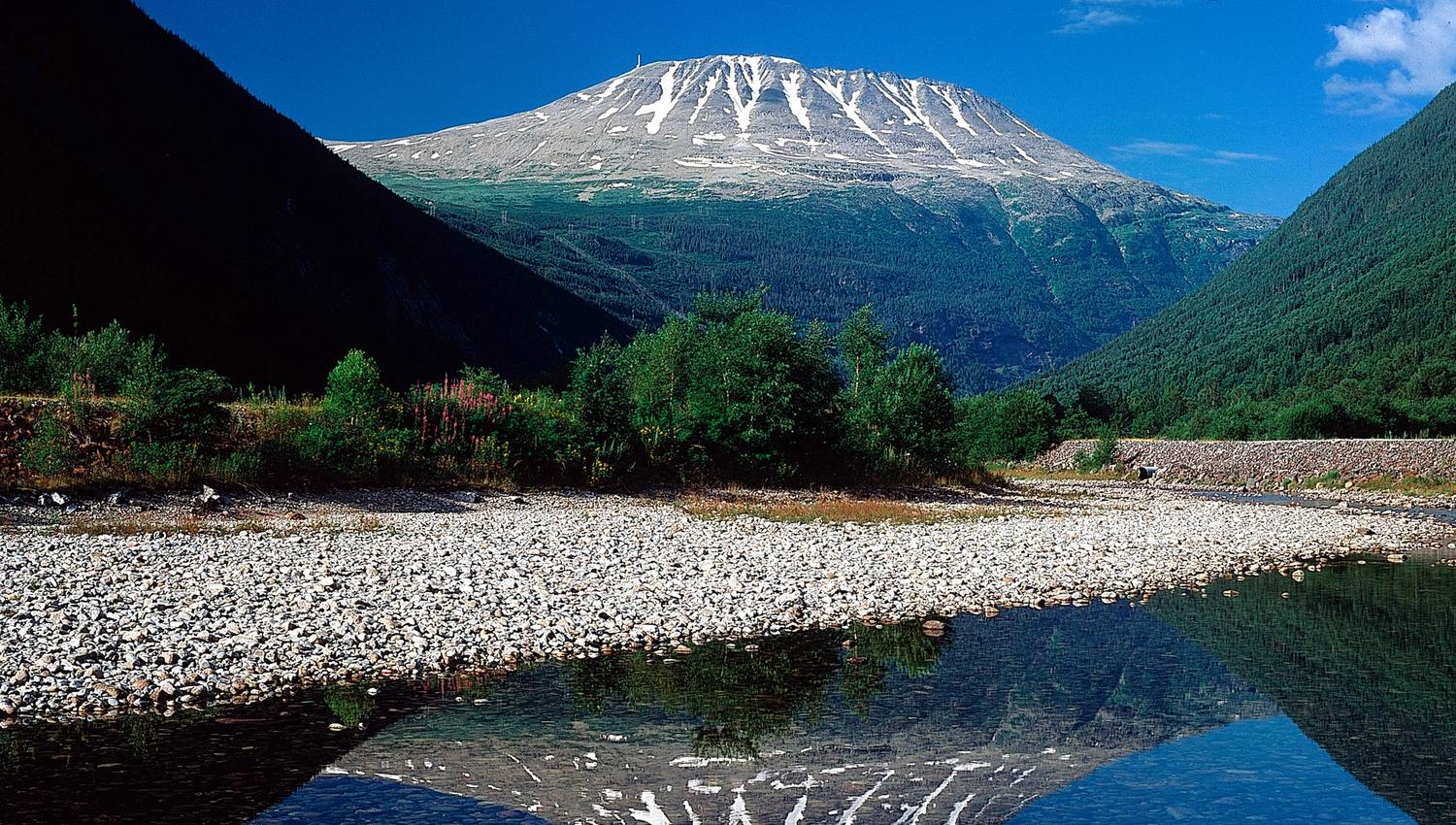 Gaustatoppen sett fra Miland