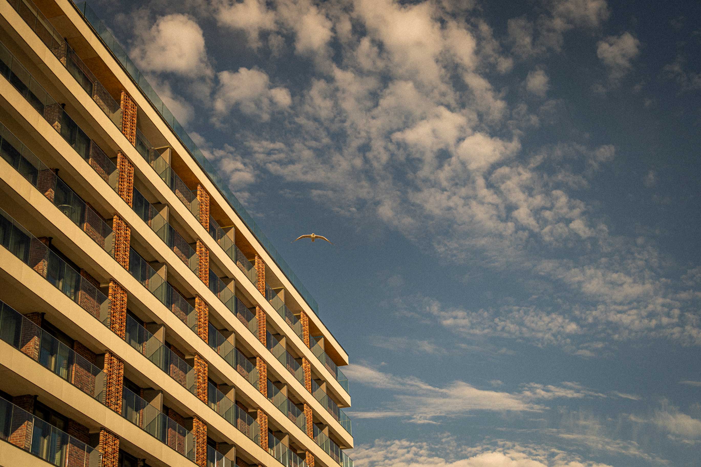 Tønsberghimmelen med Hotel Klubben i bakgrunnen
