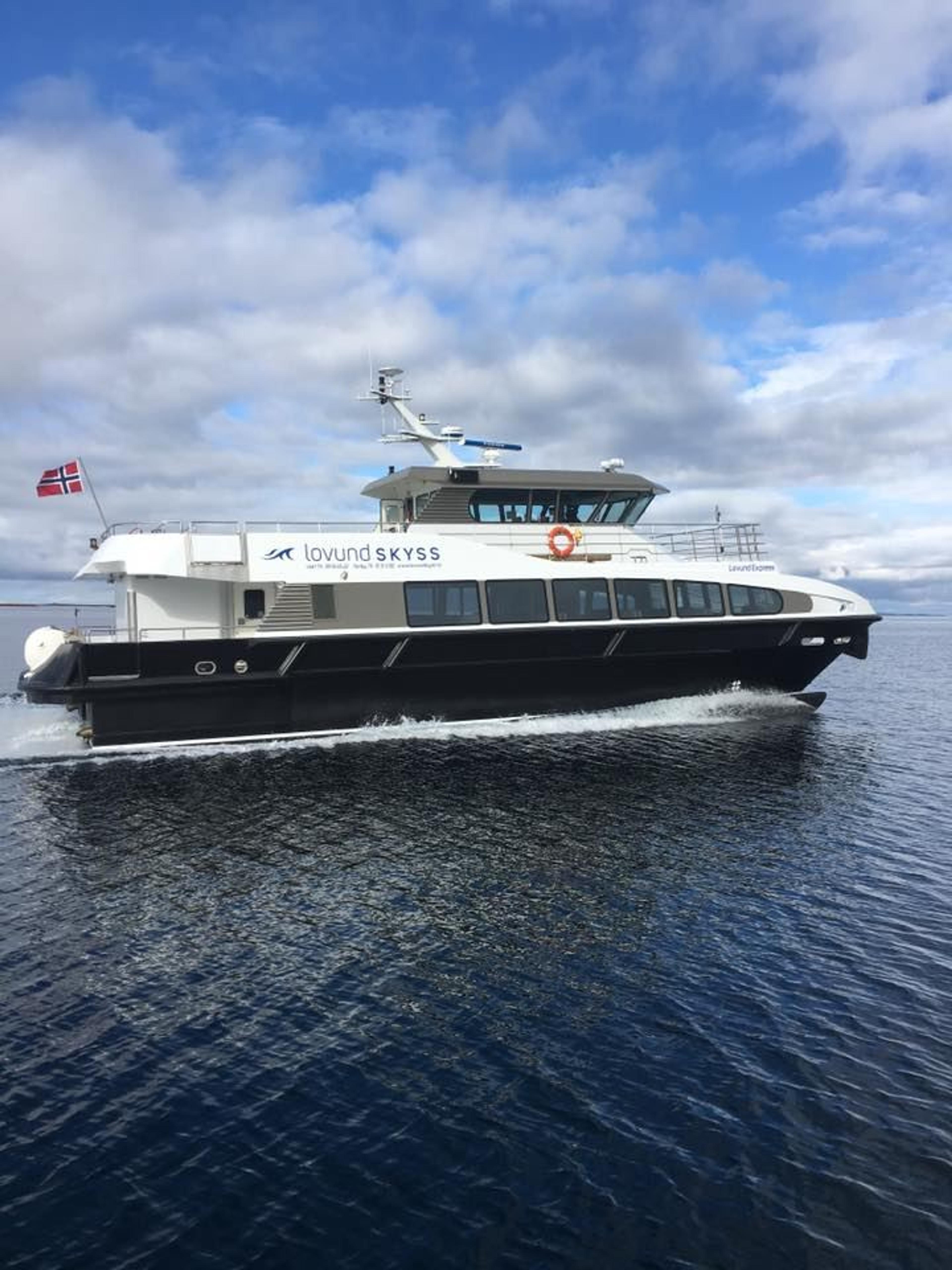 Lovund Skyss – guided boat trips along the Helgeland coast