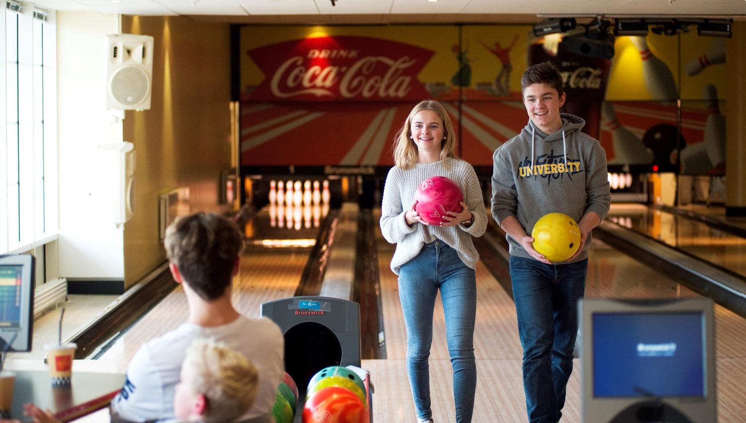 Bowl & Dine på Dr. Holms