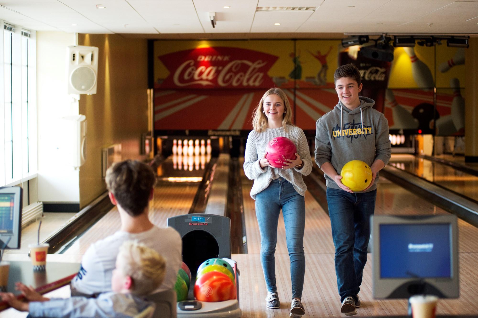 Bowl & Dine på Dr. Holms