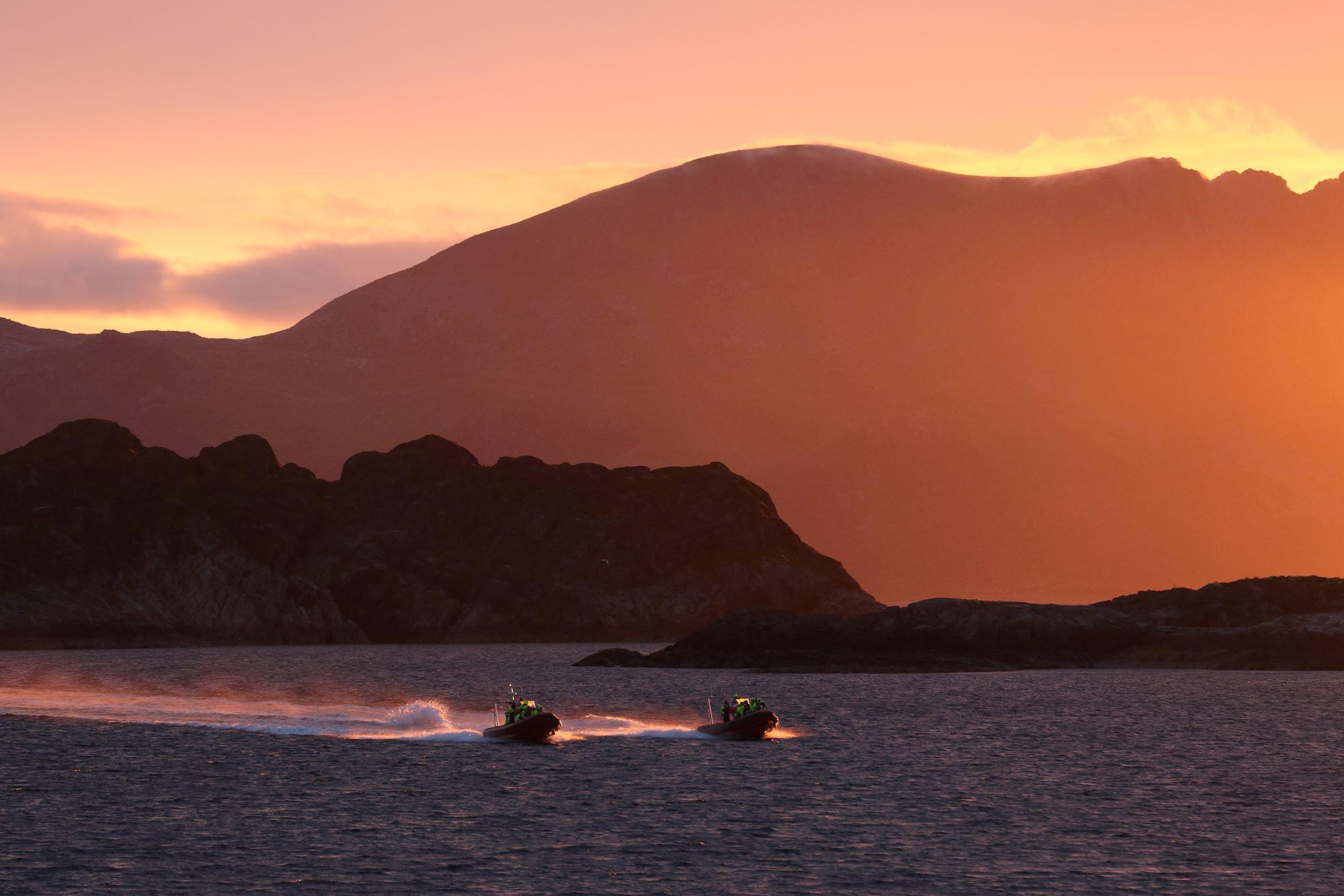 Midnattssolsafari fra Henningsvær med Lofoten Opplevelser
