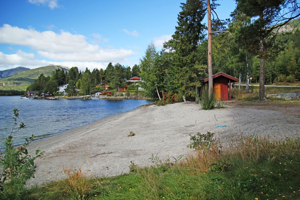 sandstrand ved Vrådal Hyttegrend