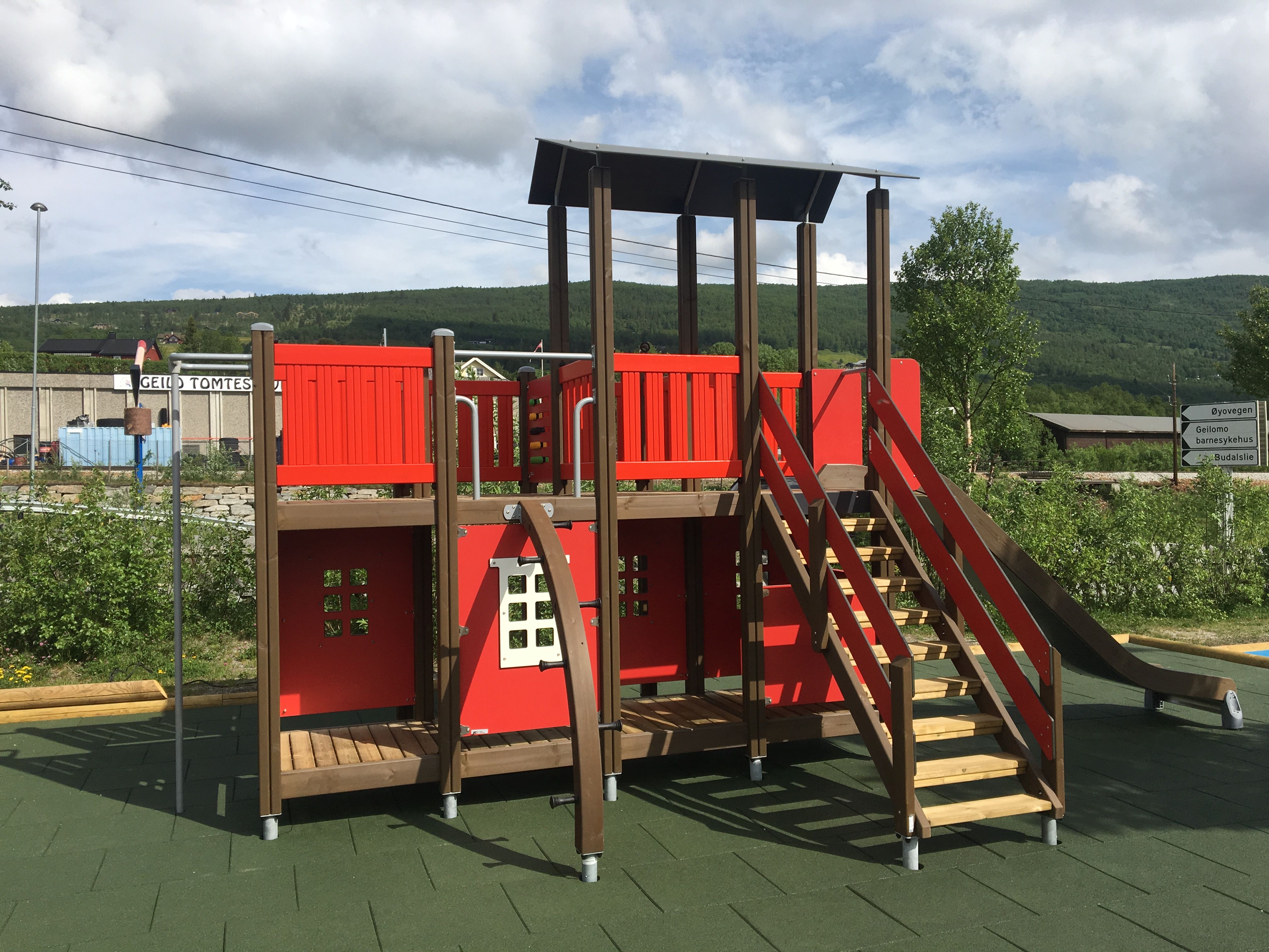 Øen Turistsenter lekeplass og mini golf