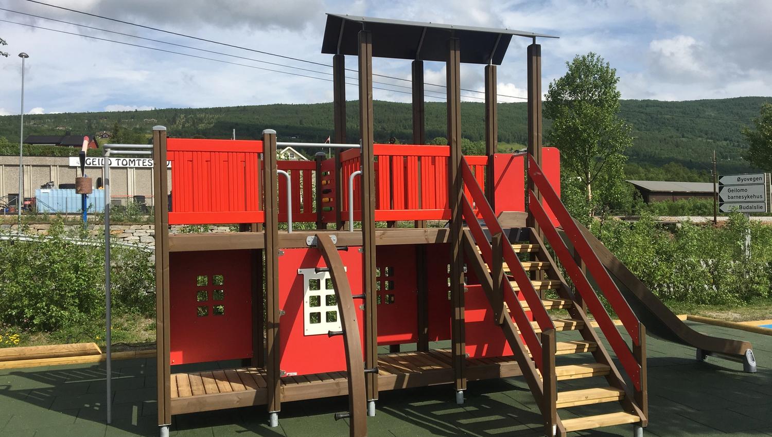 Øen Turistsenter lekeplass og mini golf