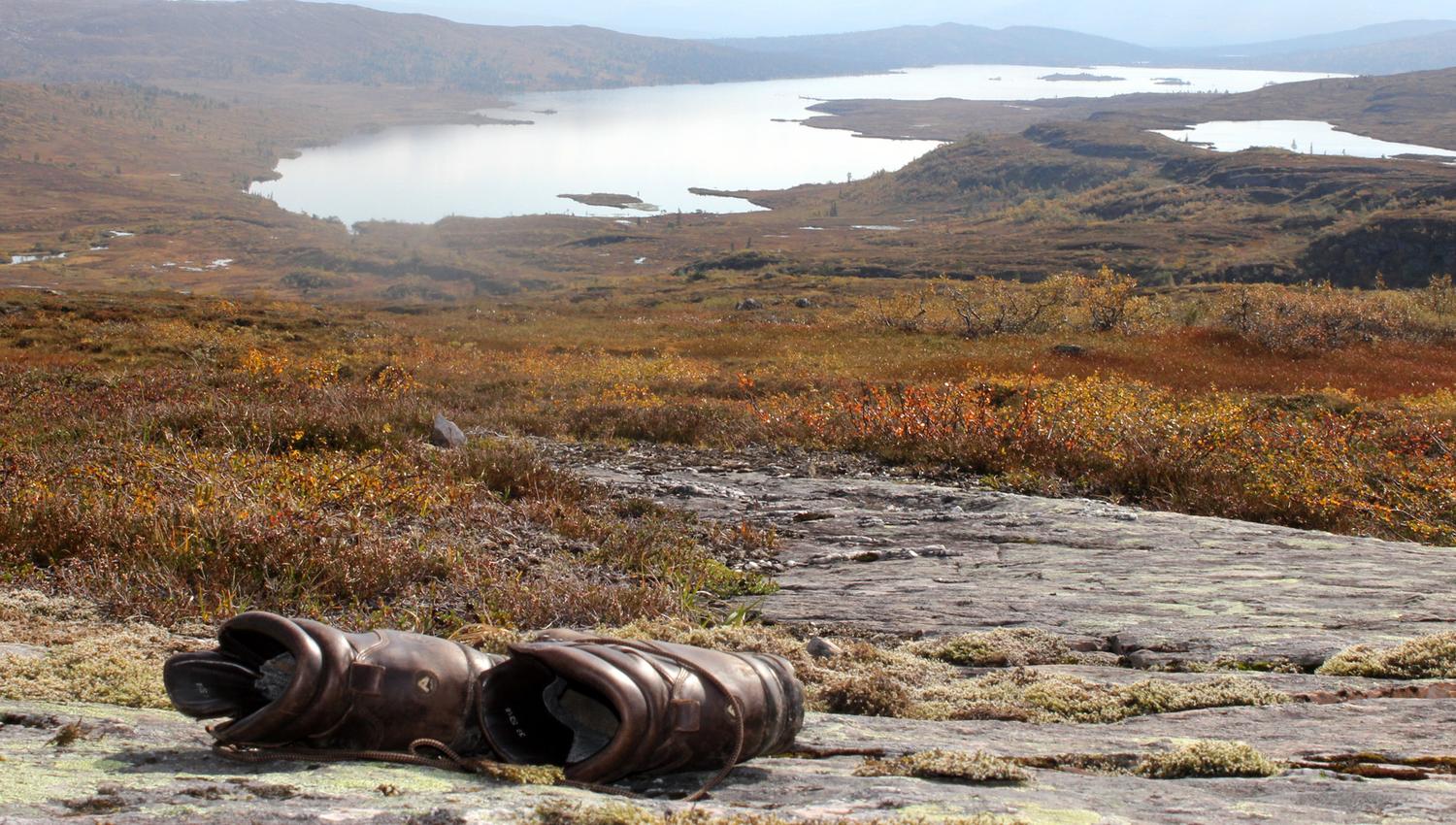 Lake Langvatnet in the distance