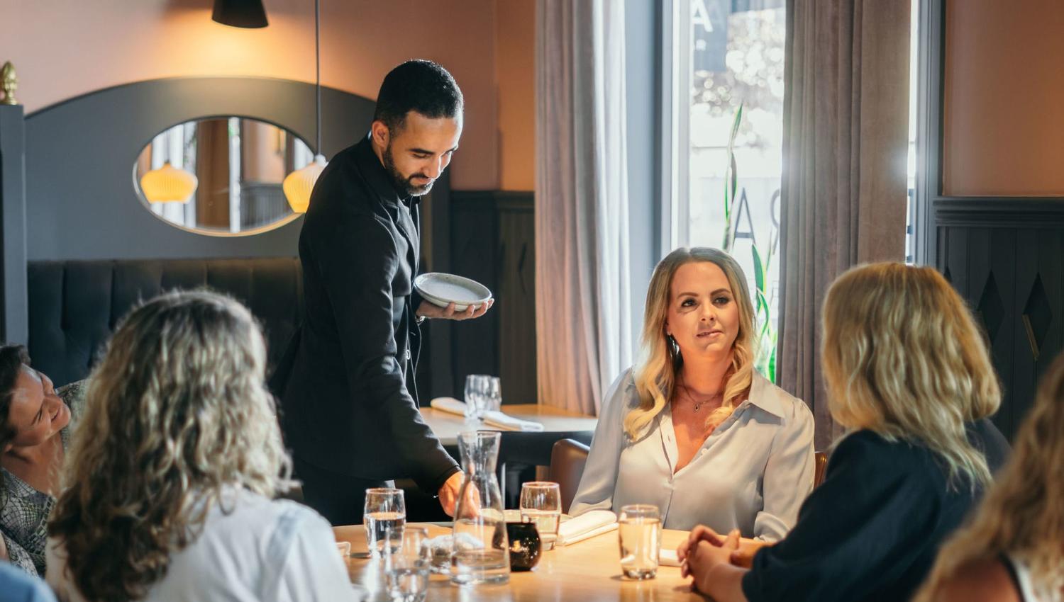 Restauranten på Grand Hotell Egersund, Eigra kjøkken og bar