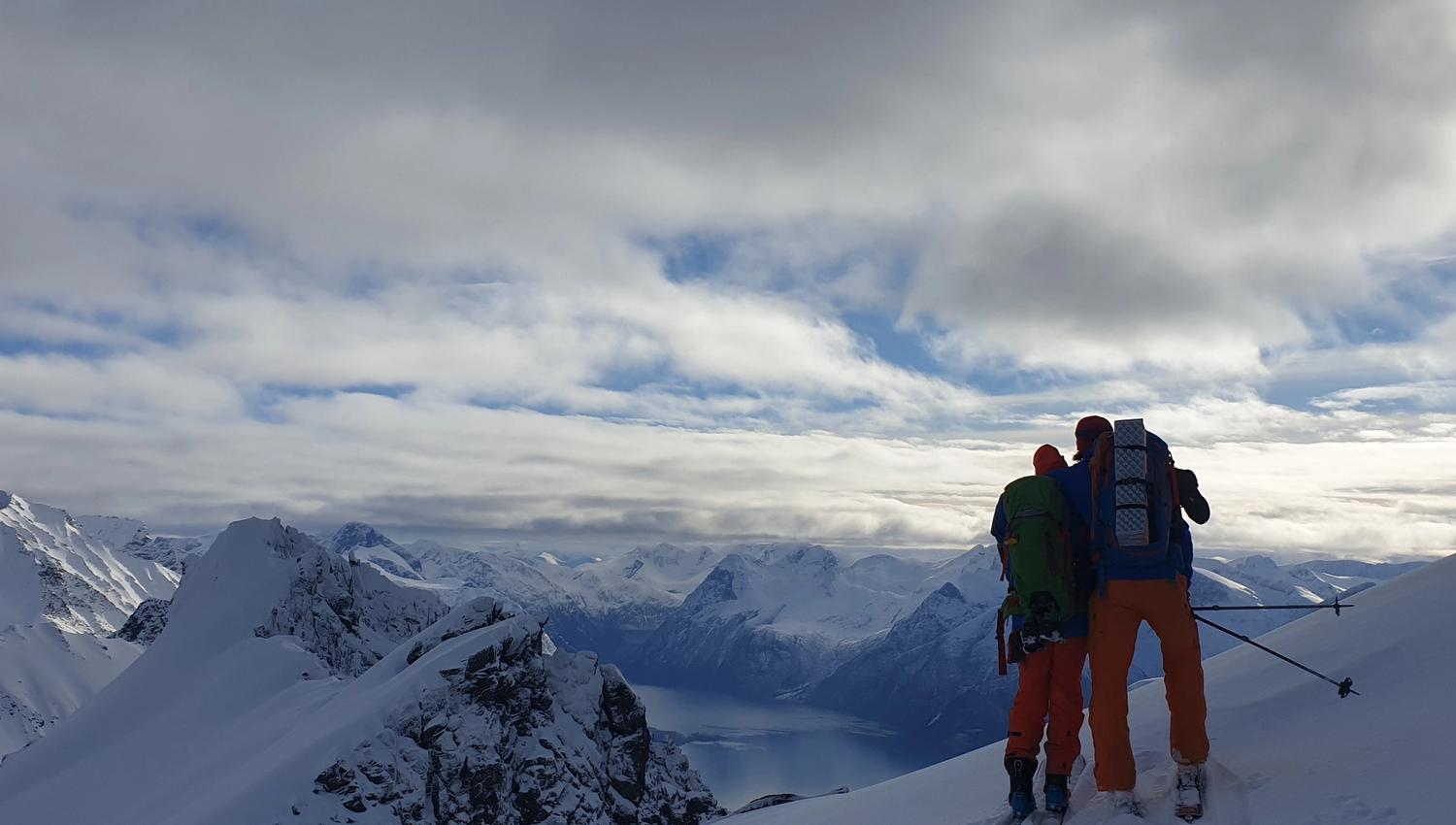 På topptur i Sykkylven