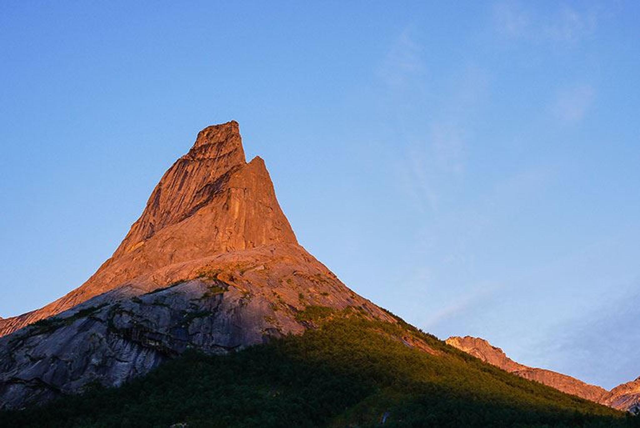 Stetind - "Normalveien" Sørøstryggen med Northern Alpine Guides