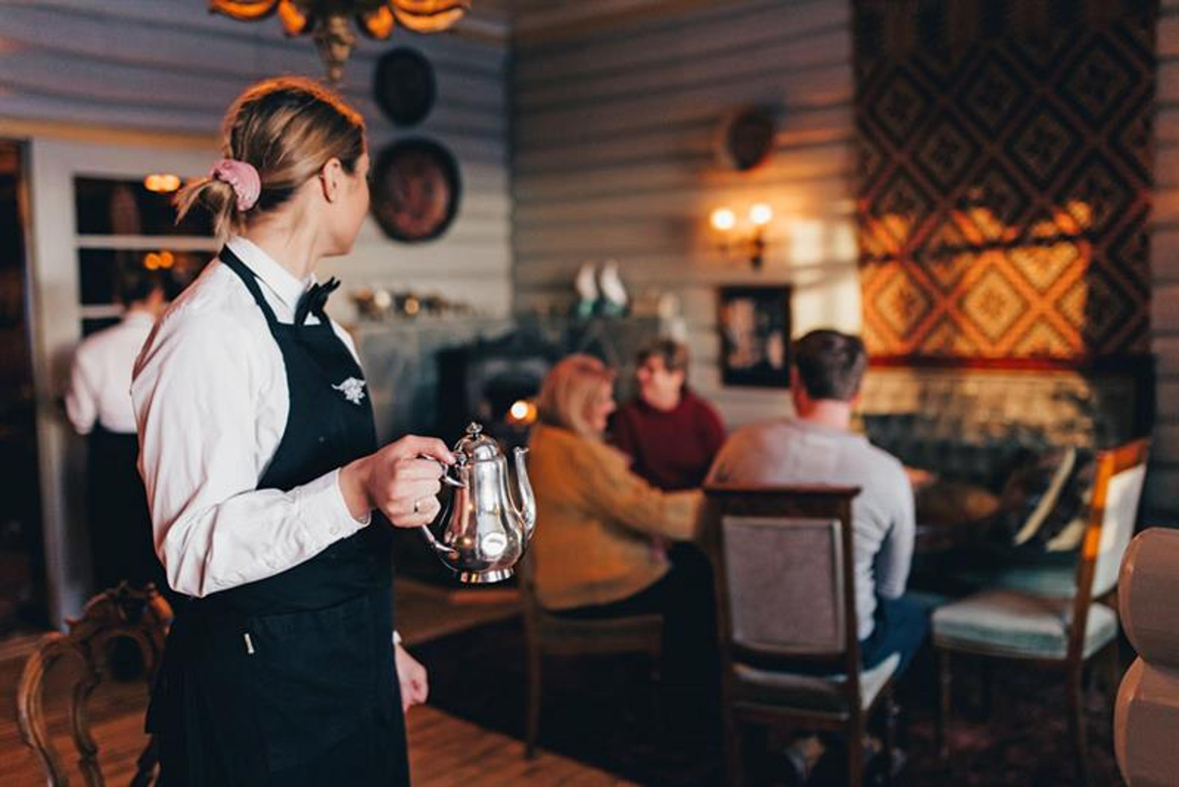Waitress at restaurant at Tuddal Høyfjellshotell 