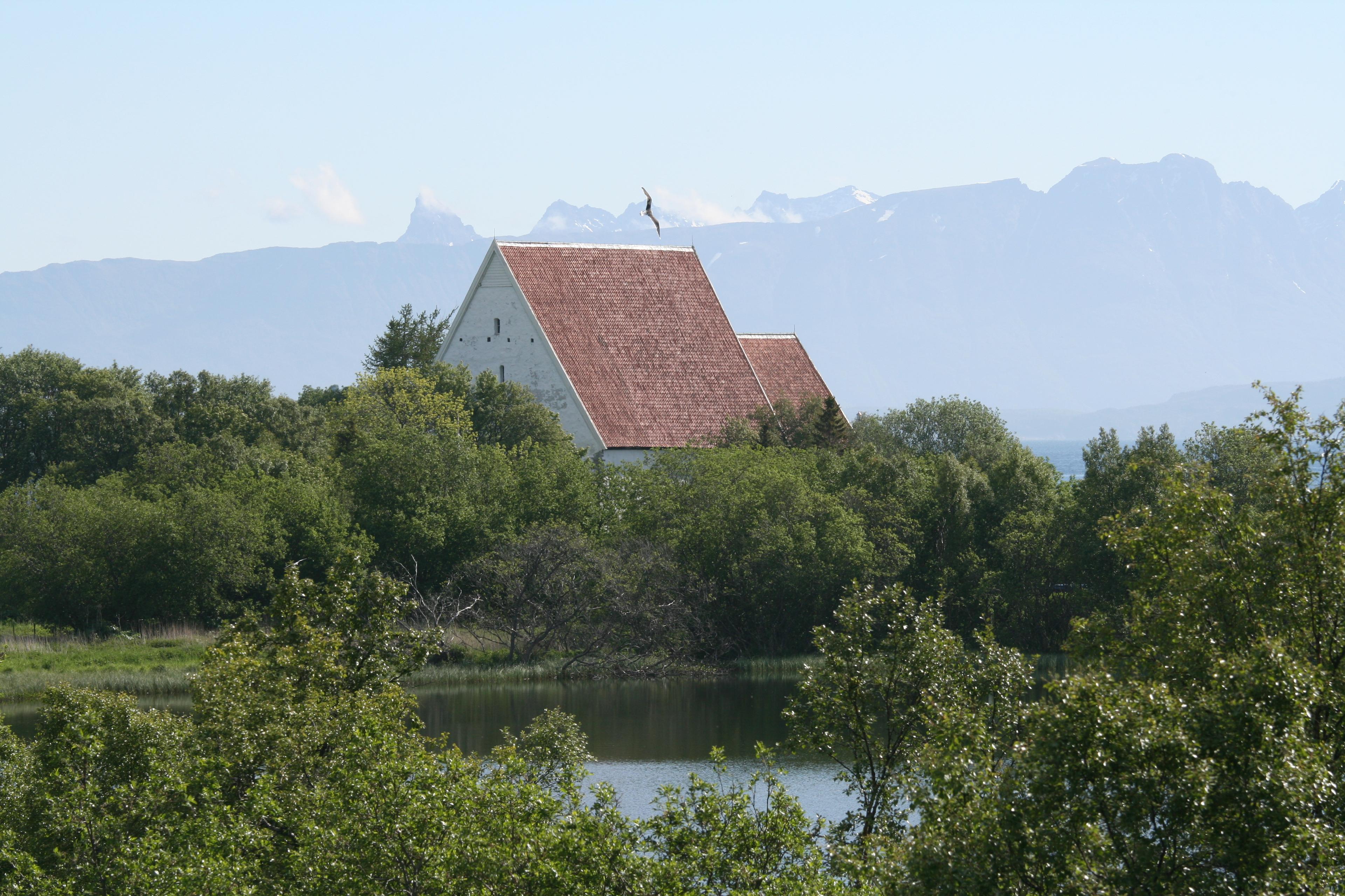 Utsikt til Trondenes Kirke