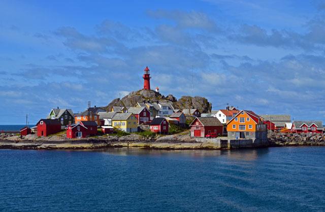 Round trip with public transport from Ålesund to Finnøy & Ona Lighthouse