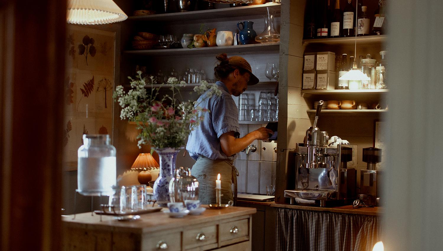 Cozy coffee bar at Hotel Sundal – offering craftsmanship, atmosphere and fine flavours.