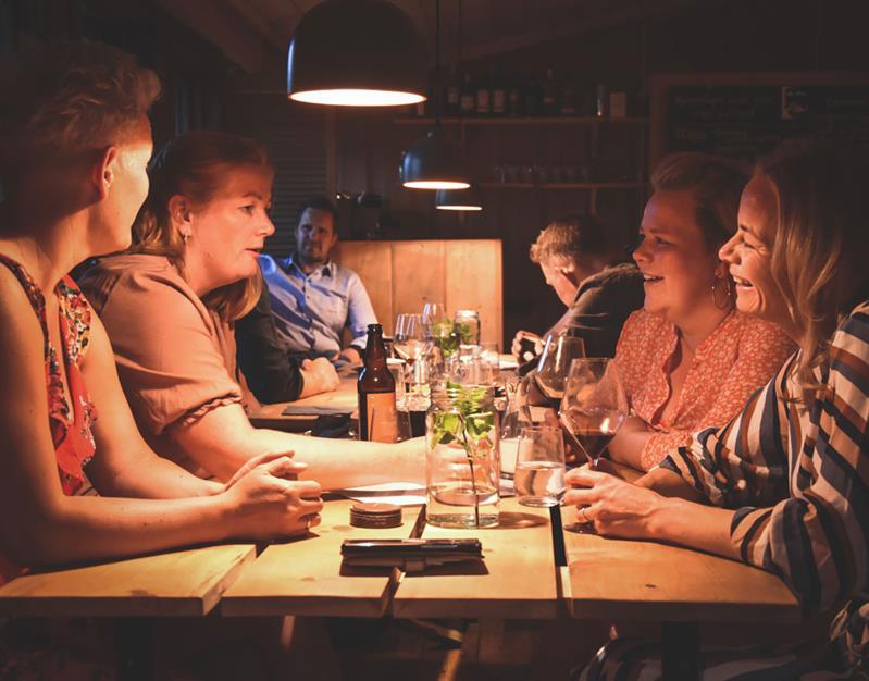 group of friends eat at Bjaaland Bygderestaurant in Morgedal