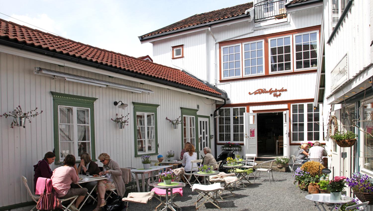 Bakgården Café facade