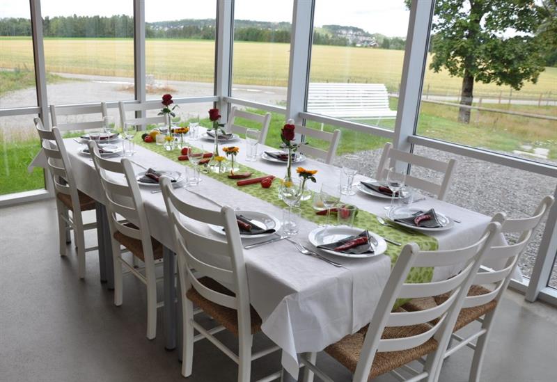 Spisebord i glasshus