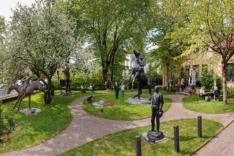 The garden with various sculptures