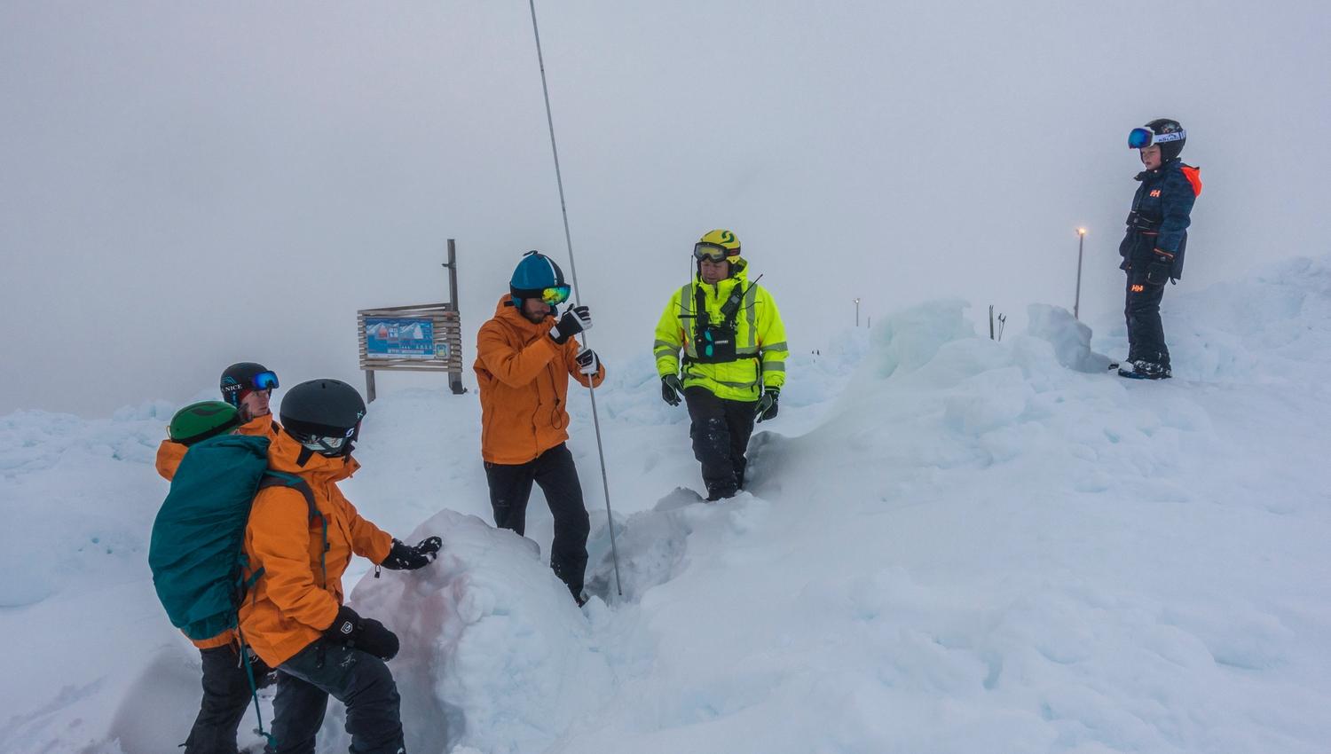 The guide demonstrates how to measure the snow depth