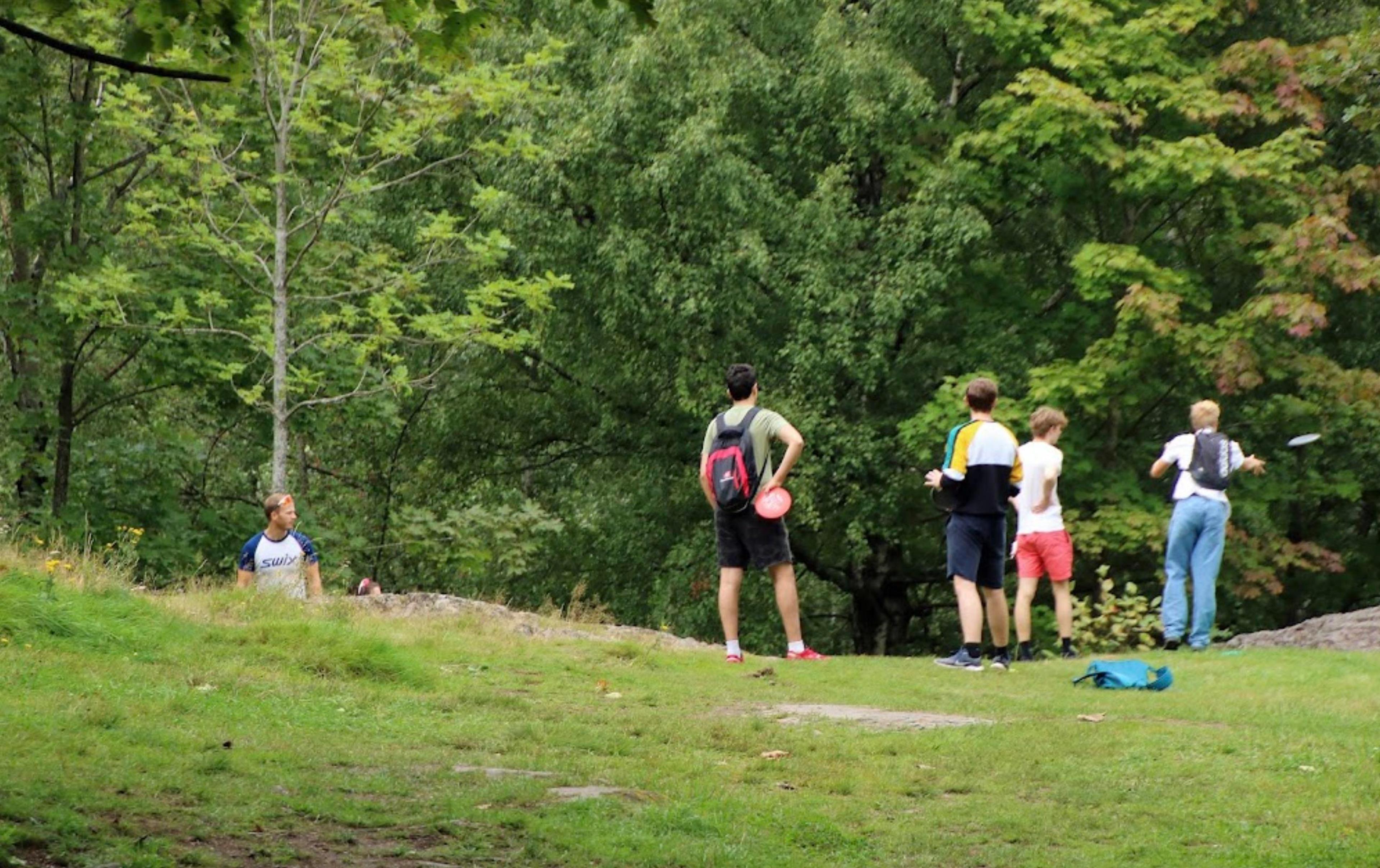 Discgolf, outdoor activity, urban activity