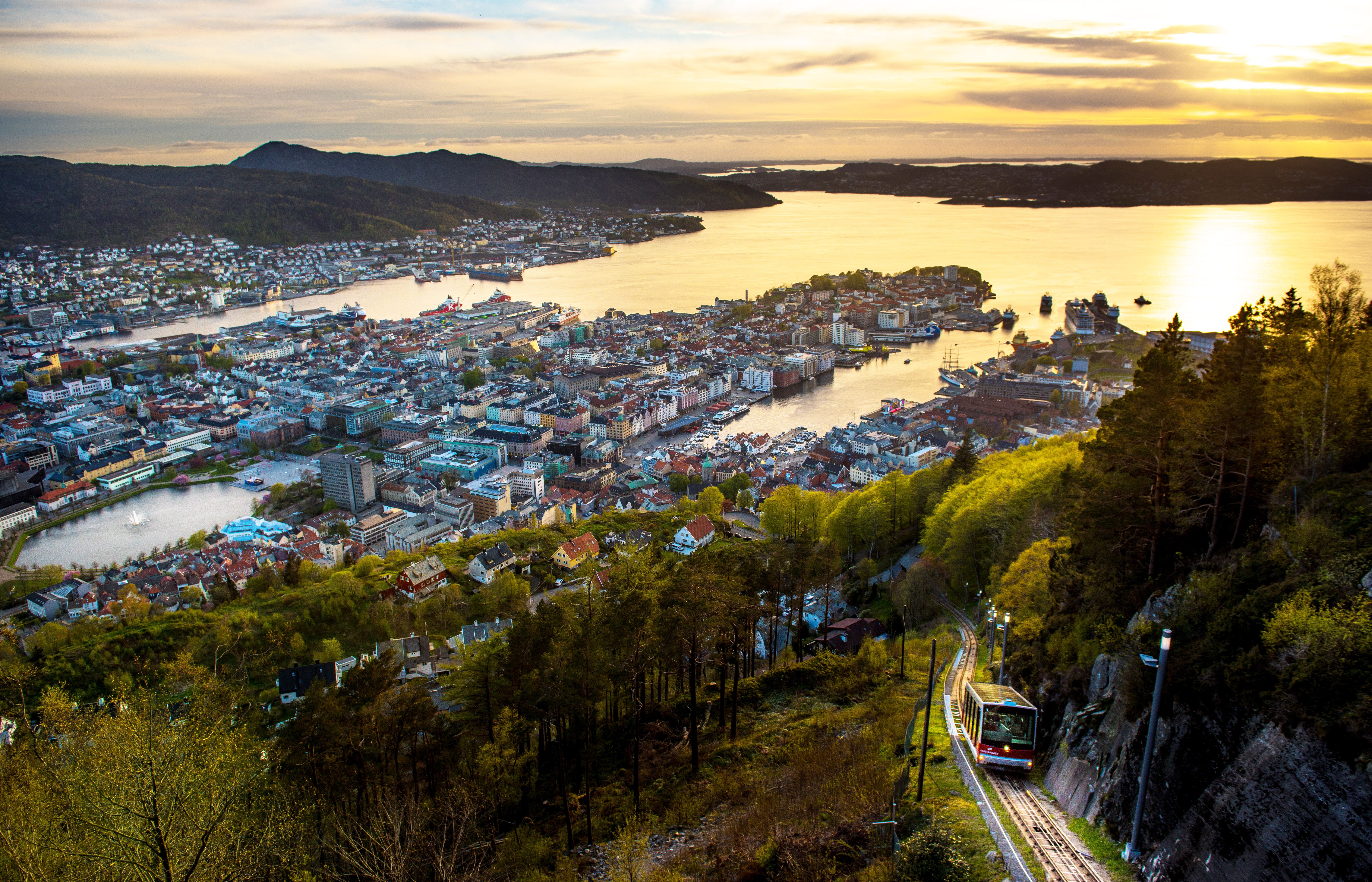 Solnedgang over Bergen og Fløyen