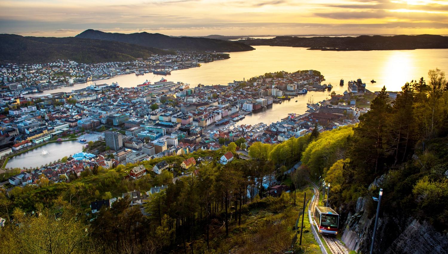 Solnedgang over Bergen og Fløyen