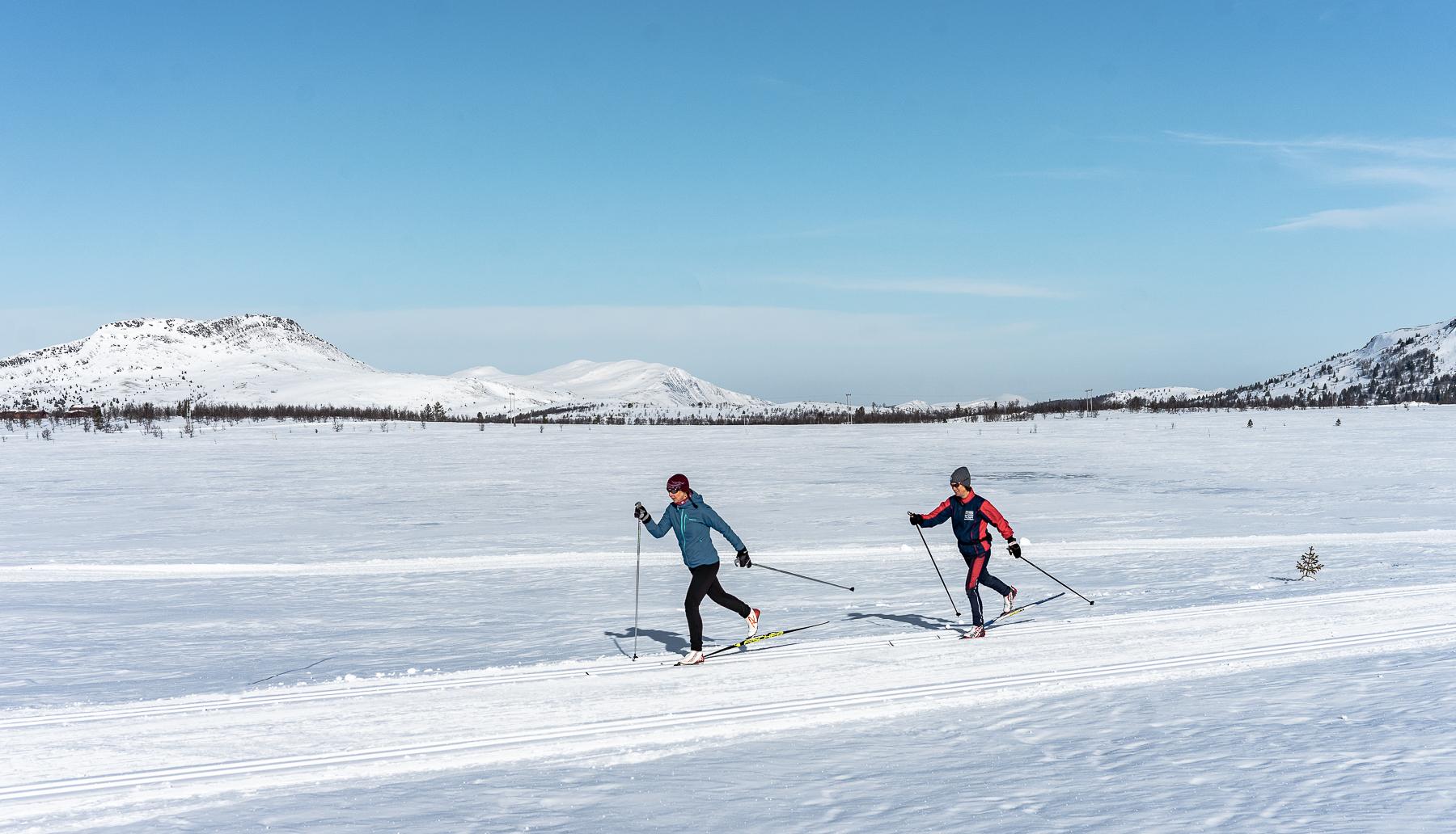 Two women classic cross country skiing Venabygdsfjellet