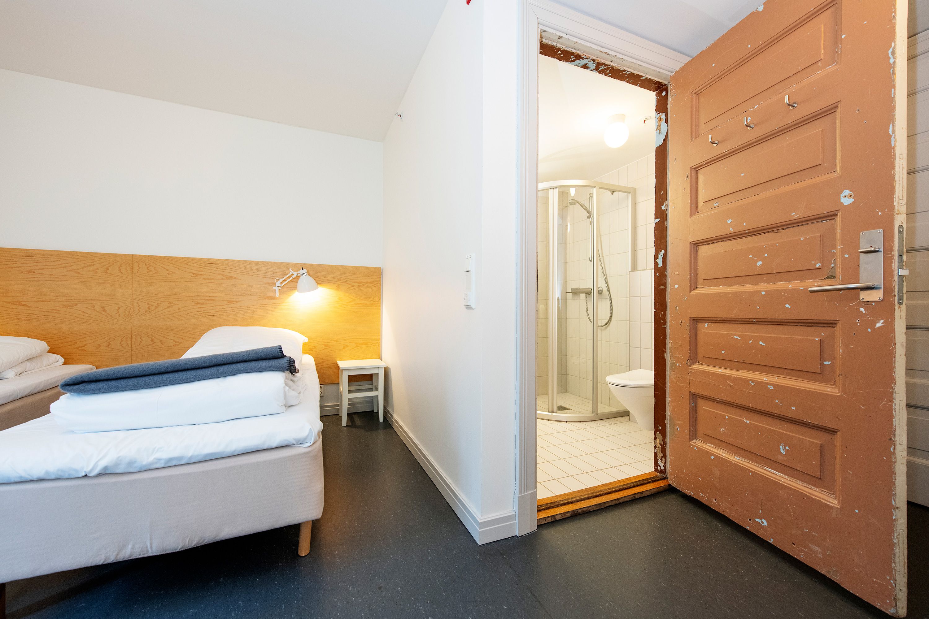 Room with en suite bathroom at the Falstad Centre