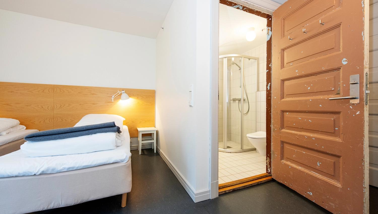 Room with en suite bathroom at the Falstad Centre