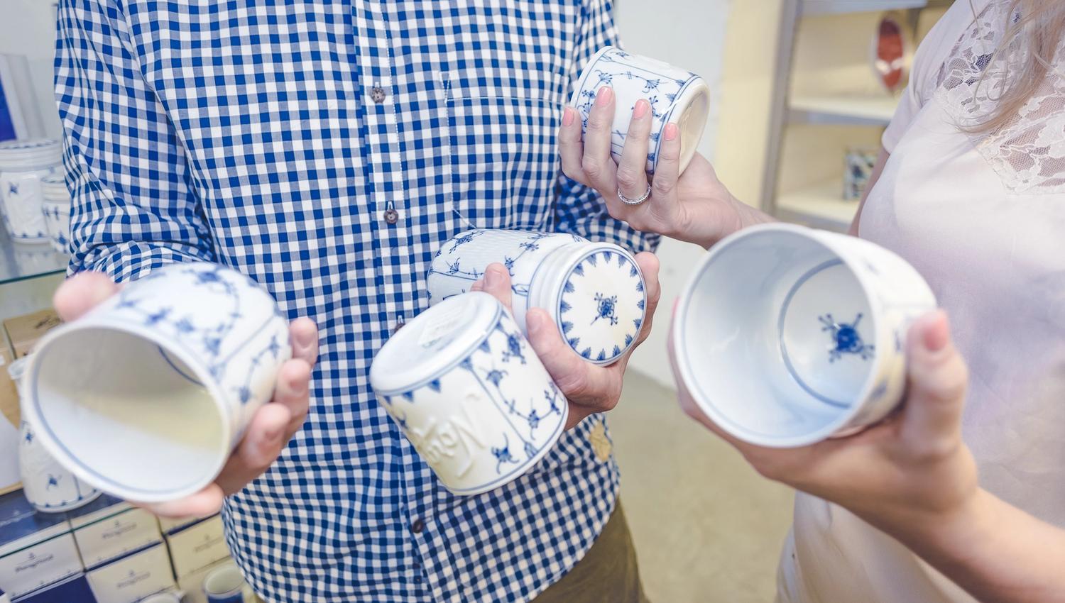 Porsgrund's Porcelain Factory still has full production of the straw pattern.