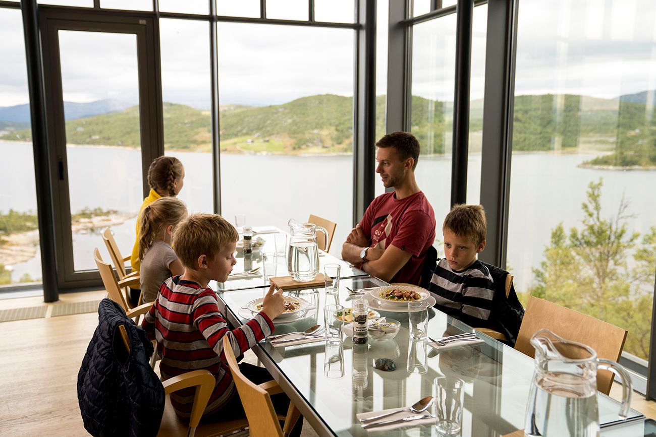 family enjoying themselves at Panorama Kafe at Hardangervidda National Park Center 