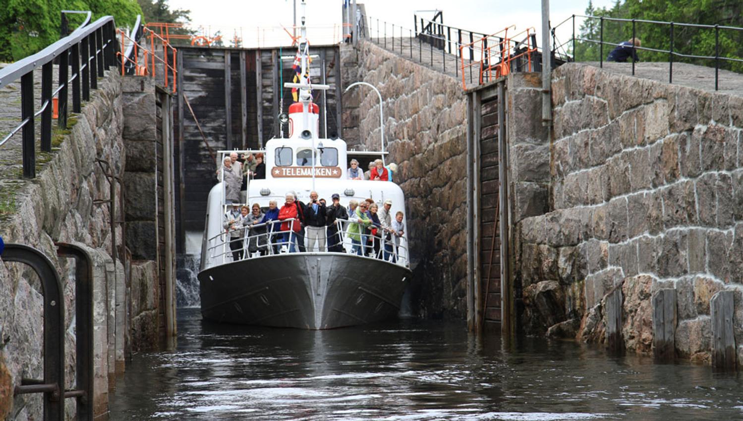MS Telemarken in the locks