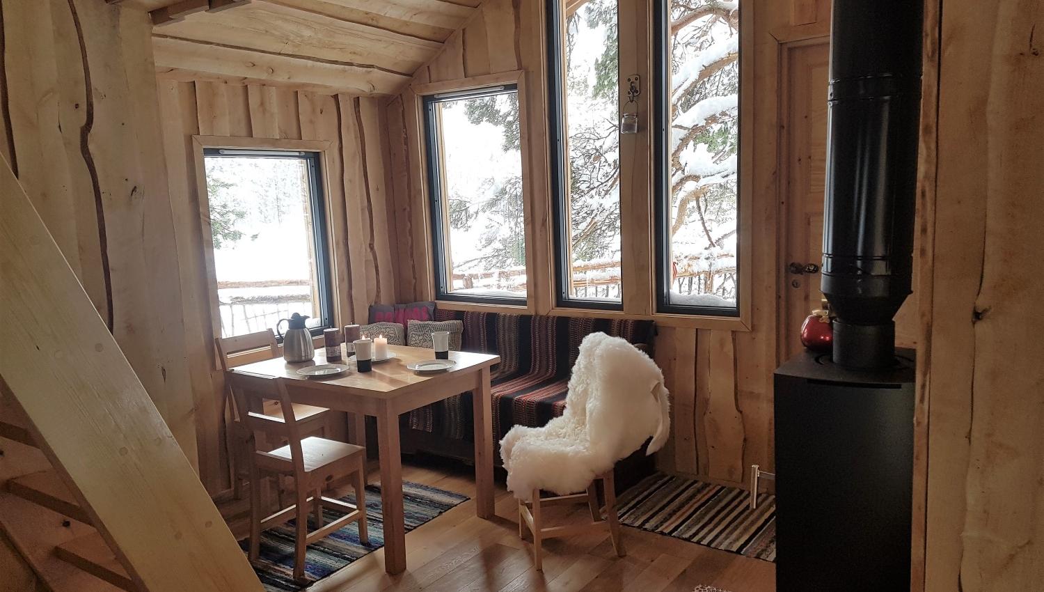 Inni Øy-Hytta (The Island Cabin)