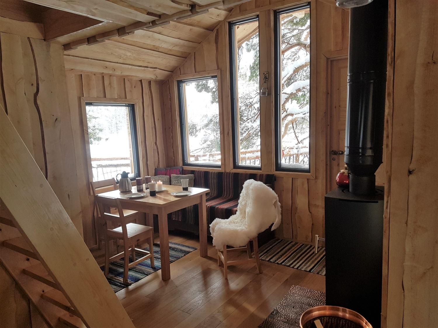 Inni Øy-Hytta (The Island Cabin)