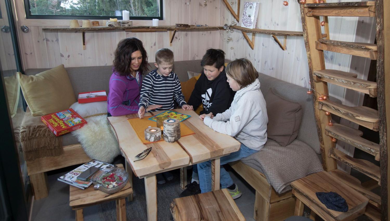 Familie i stua