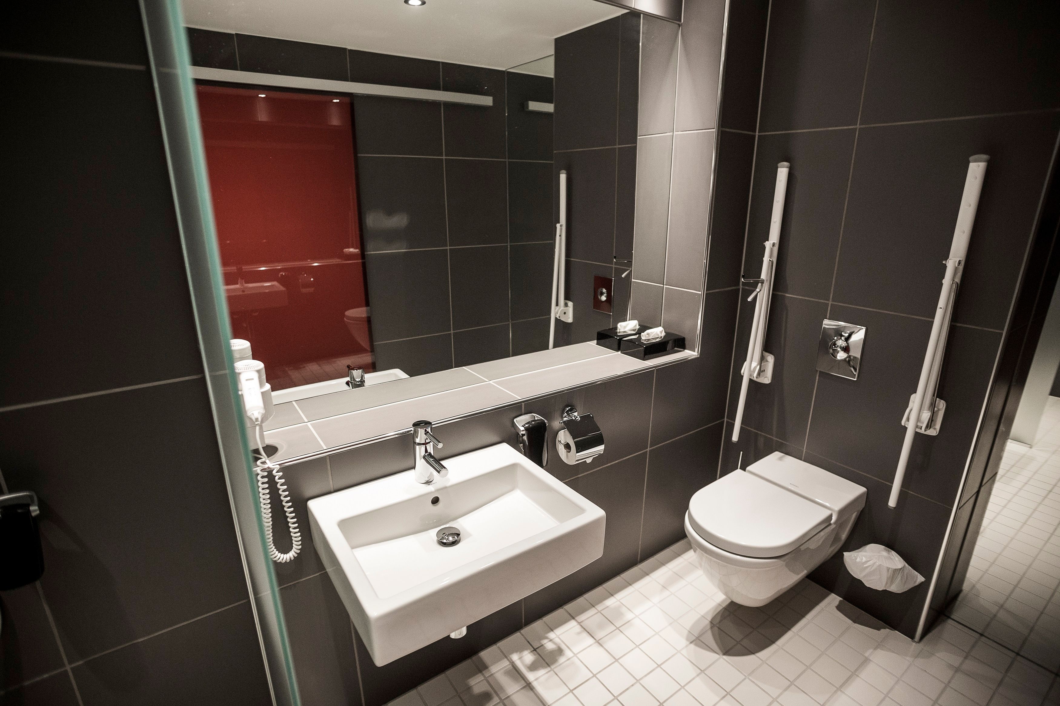 Superior handicap room