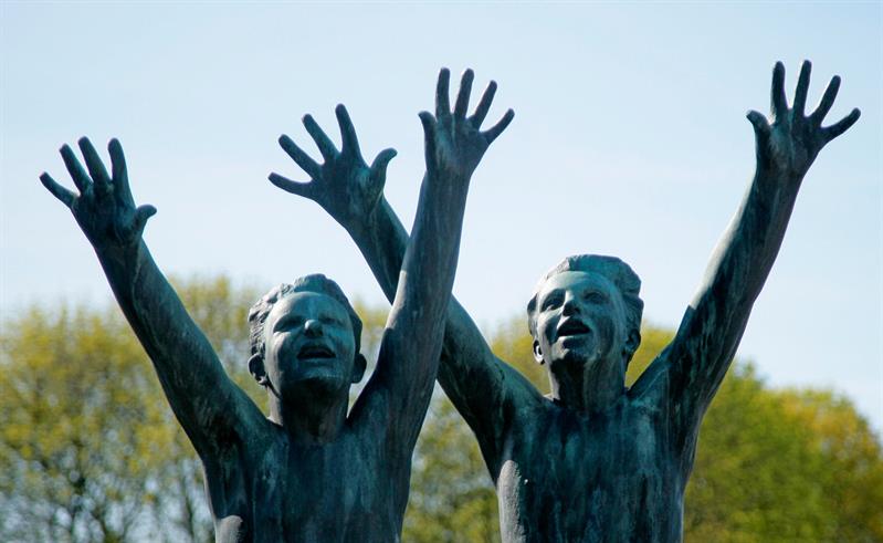 statue of two young boys